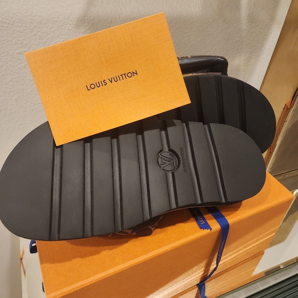 LOUIS VUITTON - Picture 4 of 5